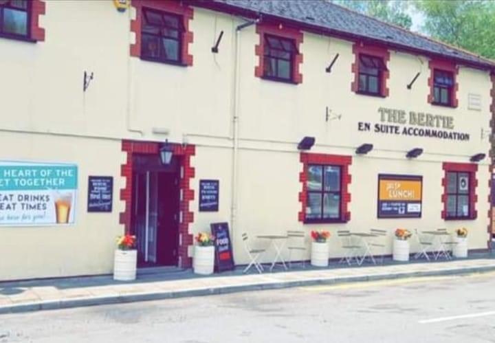 Hotel Bertie Pontypridd Trehafod Esterno foto